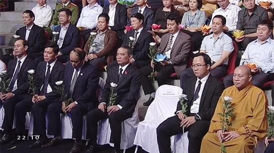 Tưởng nhớ người đi, vì người ở lại