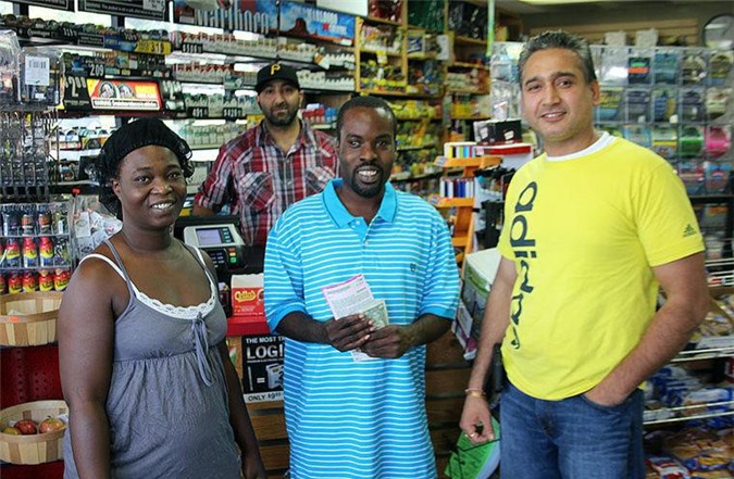 Vứt vé số trúng thưởng 200 triệu đồng vào thùng rác vì nhầm