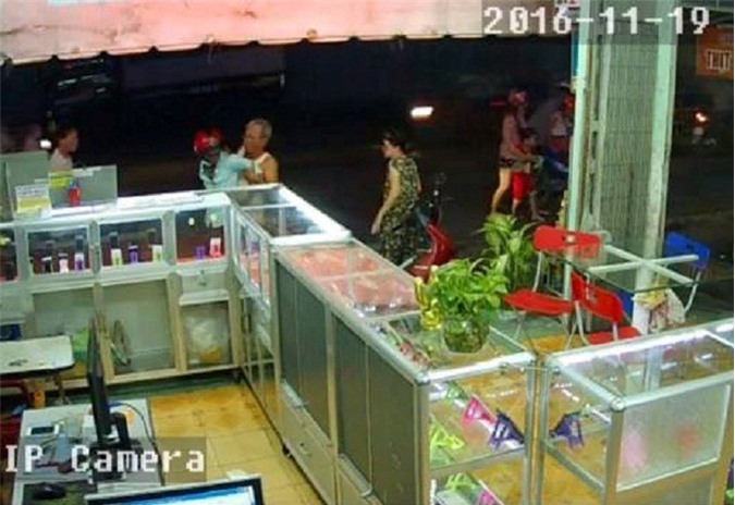 Cụ ông tóm gọn thanh niên nghi "ngáo đá" cướp iPhone 6