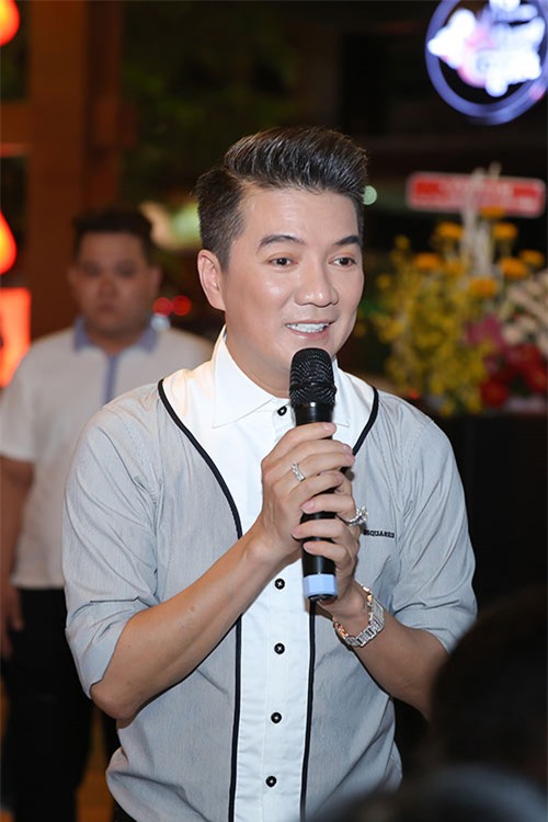 Đàm Vĩnh Hưng tuyên bố bỏ "nghề" vì kiệt sức