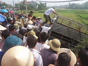 Tai nạn thảm khốc ở Ba Vì, 2 người tử vong tại chỗ