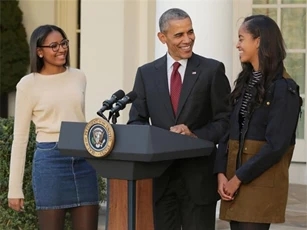 Tổng thống Mỹ Obama nói gì với con gái khi ông Trump đắc cử?