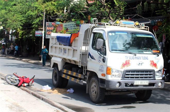 Tai nạn thương tâm, tài xế xe ôm tử vong