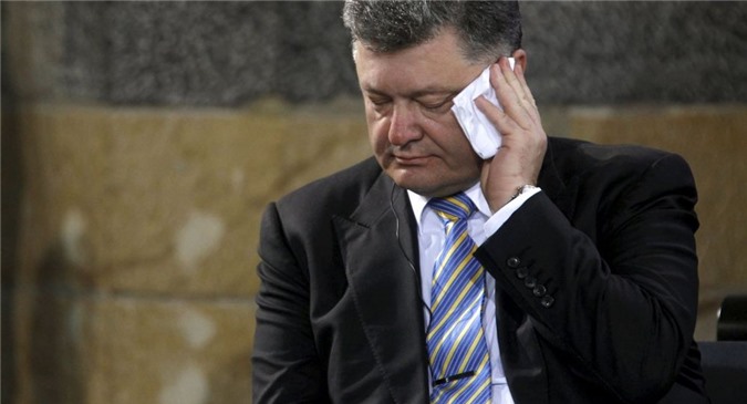 Tổng thống Ukraine Poroshenko bị thẩm vấn 6 tiếng đồng hồ