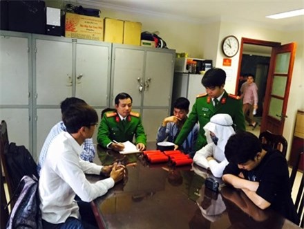 Xác định nhóm thanh niên giả khủng bố quăng bom ở Hà Nội