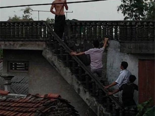 Vụ 2 bé gái mất tích ở Hà Nội: Phút kinh hoàng "đối mặt" nghi can