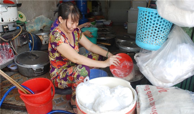 Xúc động cơm trắng 3.000 đồng cho người nghèo Sài Gòn