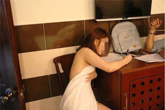 "Chân dài" miền núi bán dâm qua mạng Zalo ở Sài Gòn