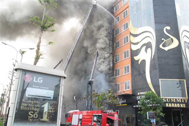 Hà Nội tổng kiểm tra PCCC, biển quảng cáo tại các quán karaoke, bar