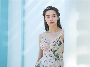 Hồ Ngọc Hà gây sốt khi "thả rông" vòng một táo bạo