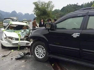 Xe hoa gặp tai nạn, cô dâu và chú rể nhập viện cấp cứu