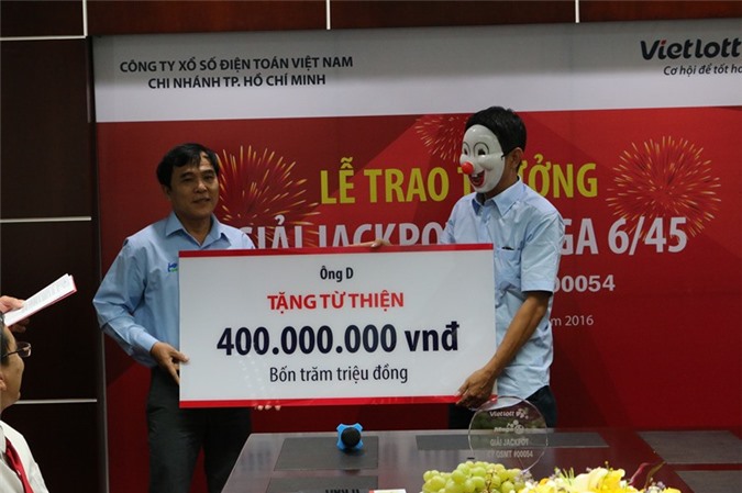 Người trúng độc đắc 56 tỷ trích 1 tỷ đồng làm từ thiện