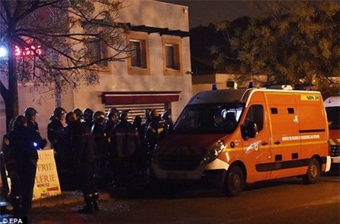 Vụ bắt cóc 70 con tin rúng động nước Pháp: Tin tức mới nhất