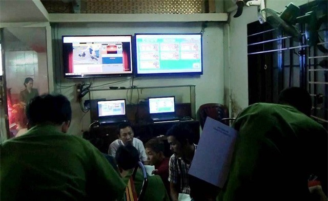 Phá ổ cờ bạc cực lớn ở Sài Gòn, cảnh sát bắt hơn 130 con bạc