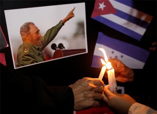 Cuba bắn 21 phát đại bác bắt đầu lễ tang lãnh tụ Fidel Castro