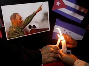 Cuba bắn 21 phát đại bác bắt đầu lễ tang lãnh tụ Fidel Castro