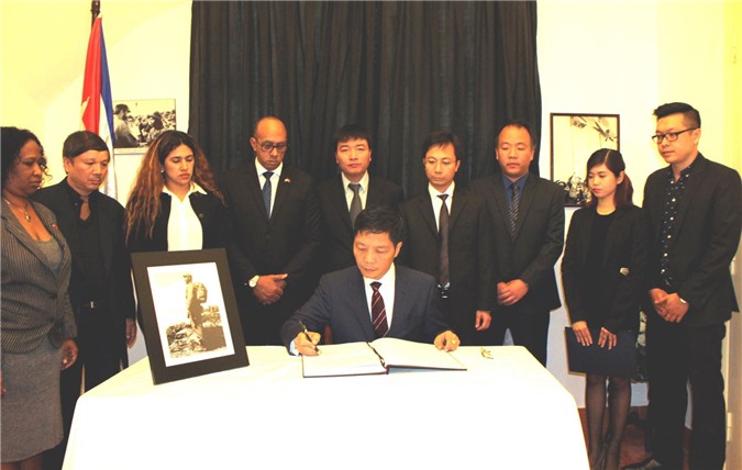 Bộ trưởng Bộ Công Thương viếng lãnh tụ Cuba Fidel Castro