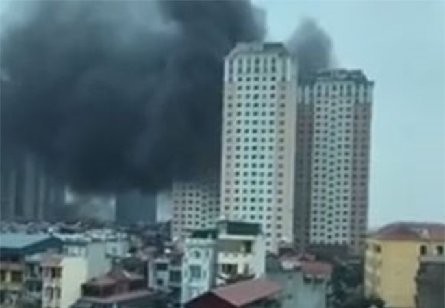 Cháy lớn ở KĐT Xa La: 10 người mắc kẹt được giải cứu kịp thời