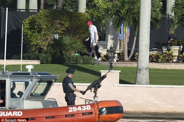 Mật vụ bảo vệ con trai út Donald Trump bằng vũ khí hạng nặng