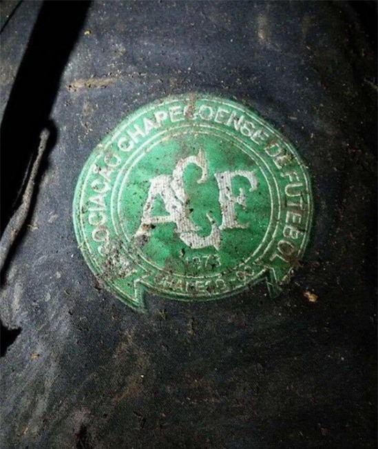 Máy bay chở đội bóng Brazil rơi ở Columbia: 76 người tử nạn