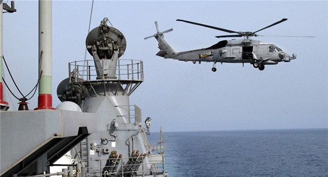 Mỹ tố tàu Iran chĩa vũ khí vào trực thăng quân sự 