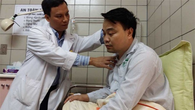 "Thót tim" thiếu tá công an kể phút bị đâm trọng thương