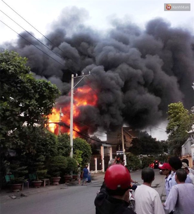 Vụ cháy lớn ở Sài Gòn: Phút kinh hoàng qua lời kể nhân chứng