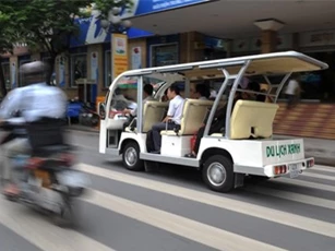 Cho thí điểm xe 4 bánh chạy xăng chở khách du lịch tại 11 tỉnh thành