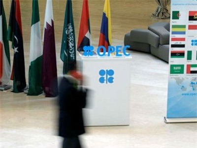 Giá dầu lao dốc trước nguy cơ vỡ thỏa thuận của OPEC
