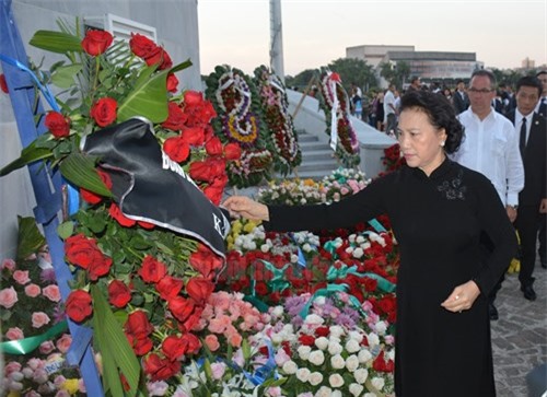 Việt Nam là đoàn quốc tế đầu tiên đến Cuba viếng lãnh tụ Fidel Castro
