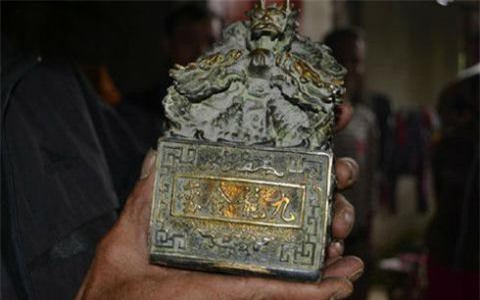 "Ngọc tỉ" giống ấn tín ở Nghệ An bán tràn lan ở Hà Nội