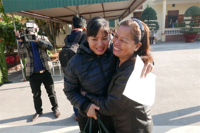 Nụ cười hạnh phúc của phạm nhân ngày đặc xá