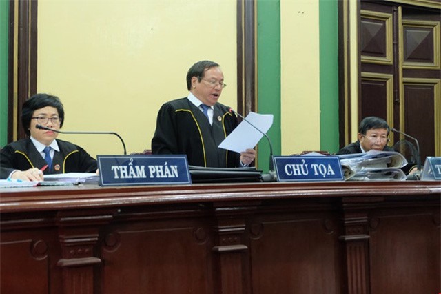 Từ 1/12, thẩm phán TAND TP. HCM mặc áo choàng khi xét xử 