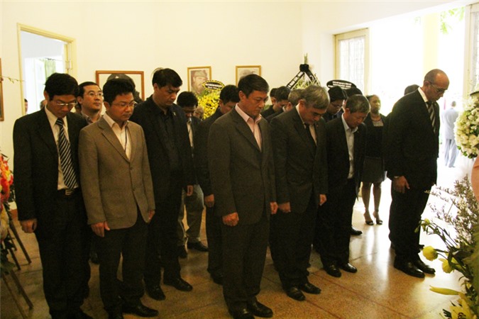 Lãnh đạo Bộ Thông tin và Truyền thông viếng lãnh tụ Fidel Castro