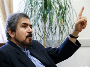 Mỹ gia hạn trừng phạt thêm 10 năm, Iran "nổi đóa"