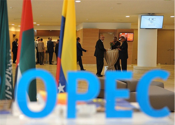 OPEC đạt thỏa thuận lịch sử cắt giảm sản lượng dầu nhờ ông Putin