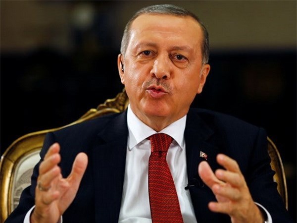 Tổng thống Erdogan "đổi giọng" khi đưa quân vào Syria?
