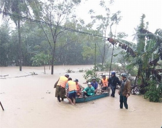 Mưa lớn tiếp tục "hoành hành" từ Quảng Nam đến Bình Định 