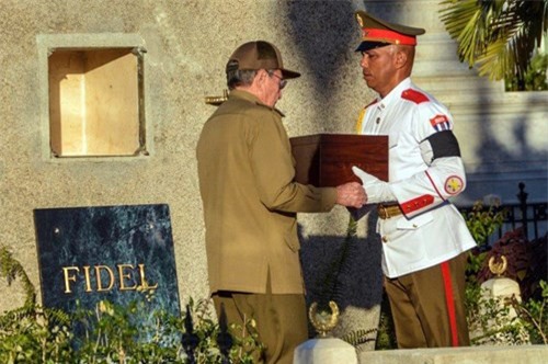 Cận cảnh ngôi mộ giản dị của lãnh tụ Fidel Castro