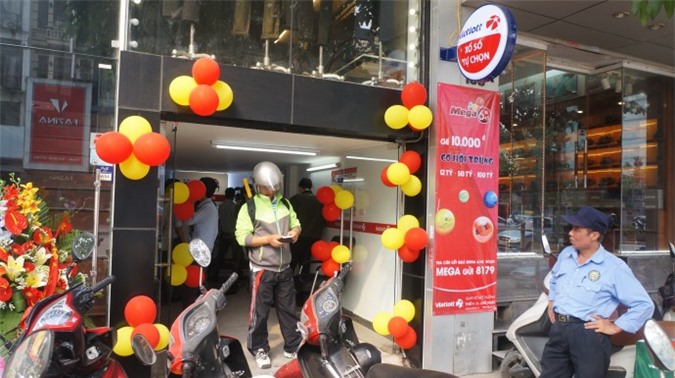 Chùm ảnh xổ số Vietlott trong ngày đầu mở bán ở Hà Nội