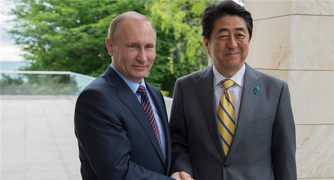 Ngoại trưởng Nhật Bản trao thư riêng của Putin cho Abe