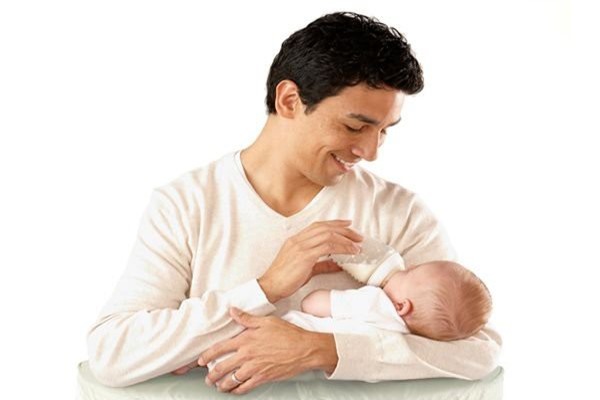 Vợ sinh con, chồng tham gia BHXH được nghỉ mấy ngày?