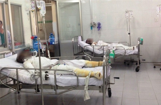 Cháy nhà 5 tầng ở Sài Gòn, 4 thanh niên nguy kịch