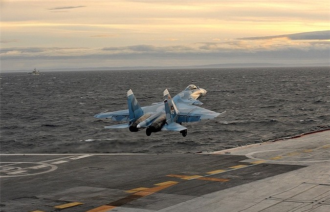 Kremlin lên tiếng vụ máy bay Su-33 rơi xuống biển từ tàu sân bay