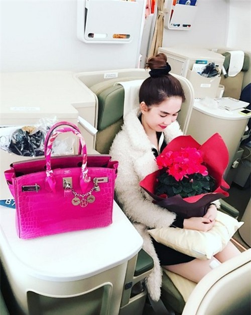 Ngọc Trinh liên tục chứng tỏ mình đang yêu