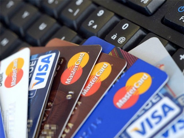 Chấn chỉnh việc sử dụng thẻ tín dụng để thực hiện giao dịch khống
