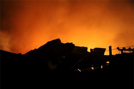 Hiện trường vụ cháy 6 nhà xưởng tại Khu công nghiệp La Phù