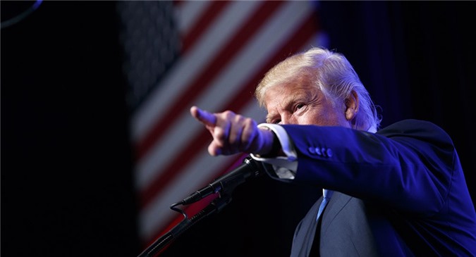 Người ủng hộ ông Trump bị sa thải vì phát tán tin đồn về Clinton