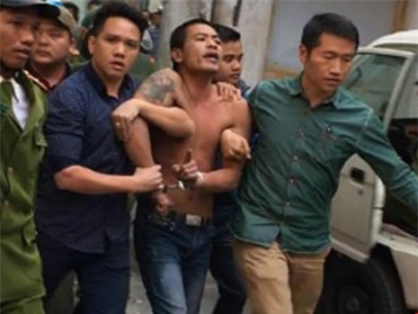 Hà Nội: Kẻ nghi ngáo đập phá nghĩa trang, chém công an 