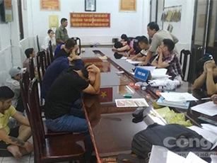 Hàng chục dân chơi phê ma túy trong khách sạn có "mật khẩu"